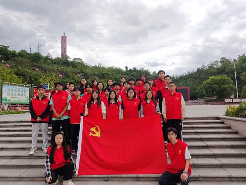 充分发挥入党积极分子